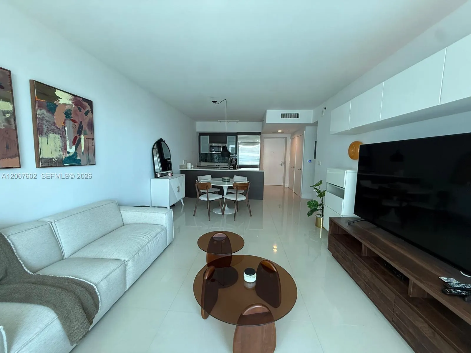Foto de propiedad en 500 Brickell Avenue 2706, Miami, FL 33131 Miami con MLS# 