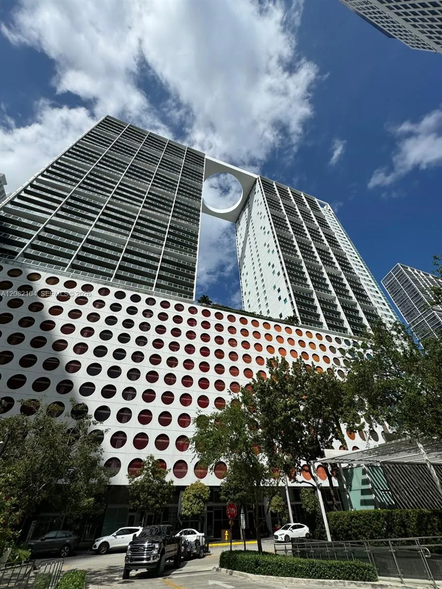 Foto de propiedad en 500 Brickell Avenue 3003, Miami, FL 33131 Miami con MLS# 