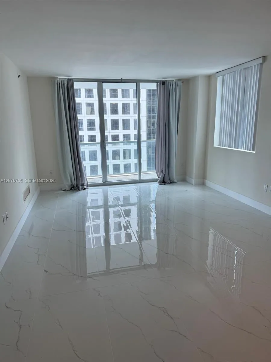 Foto de propiedad en 500 Brickell Avenue 3210, Miami, FL 33131 Miami con MLS#