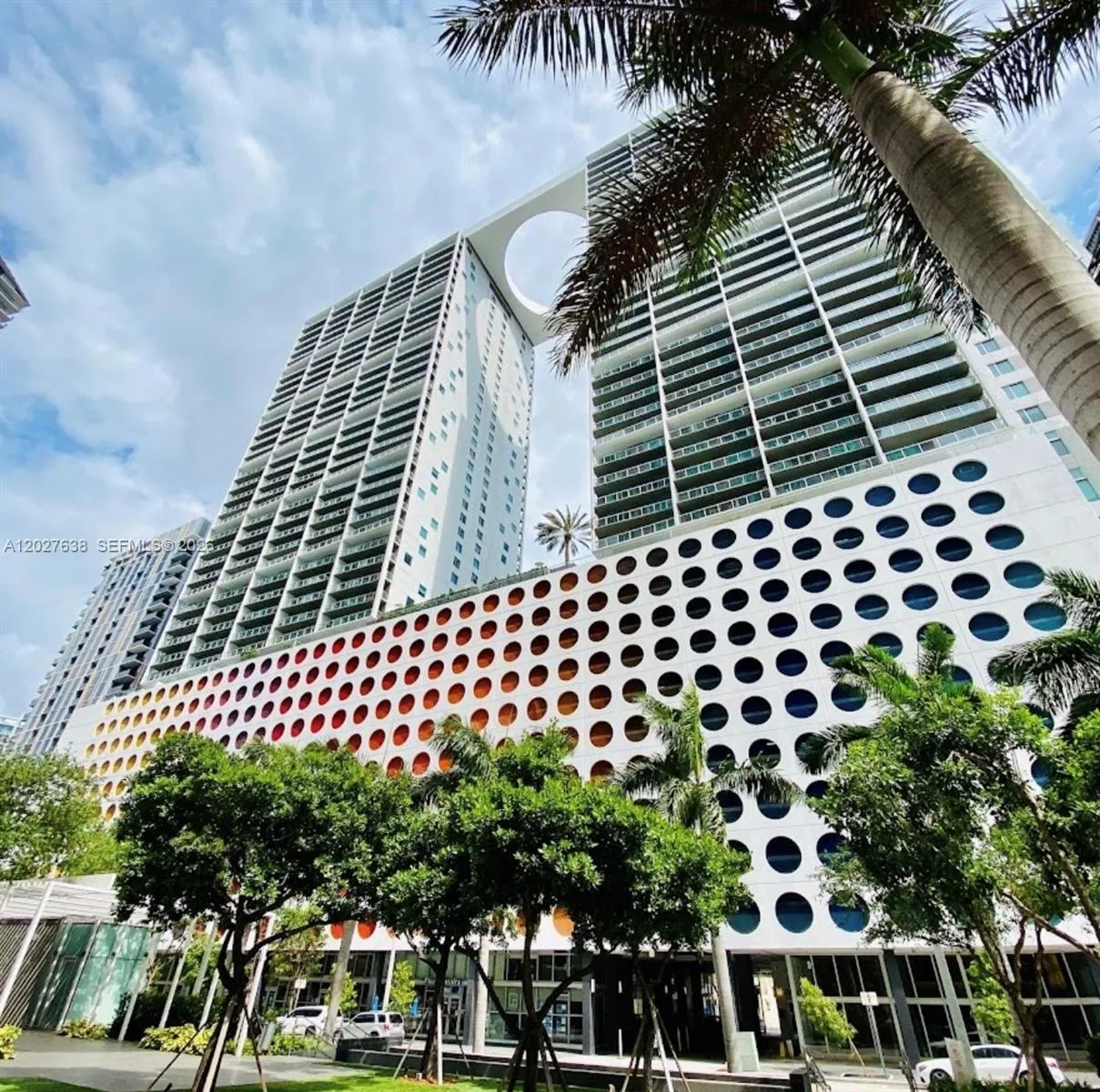 Foto de propiedad en 500 Brickell Avenue 3910, Miami, FL 33131 Miami con MLS# 