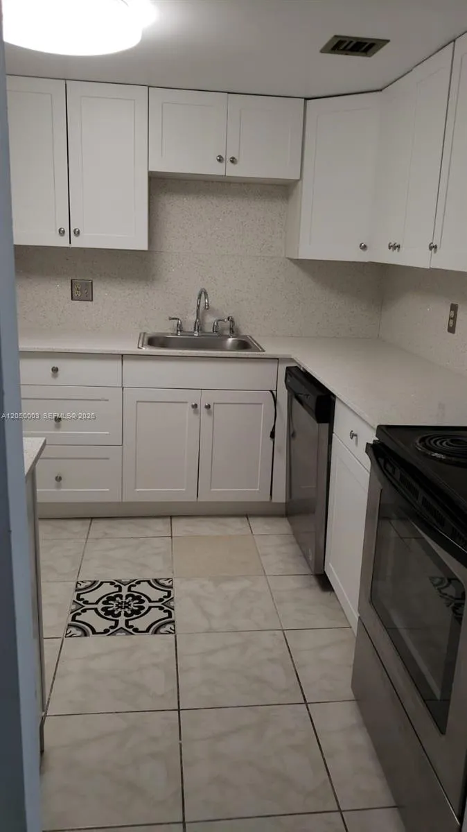 Foto de propiedad en 500 Executive Center Drive 4E, West Palm Beach, FL 33401 West Palm Beach con MLS# 
