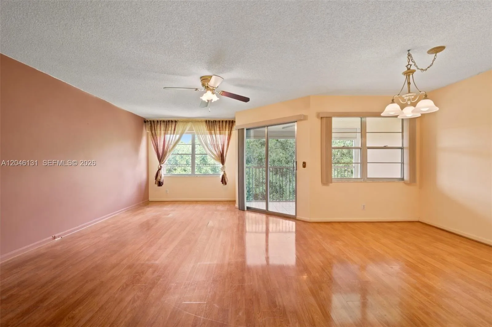 Foto de propiedad en 500 SW 130th Terrace 403A, Pembroke Pines, FL 33027 Pembroke Pines con MLS# 