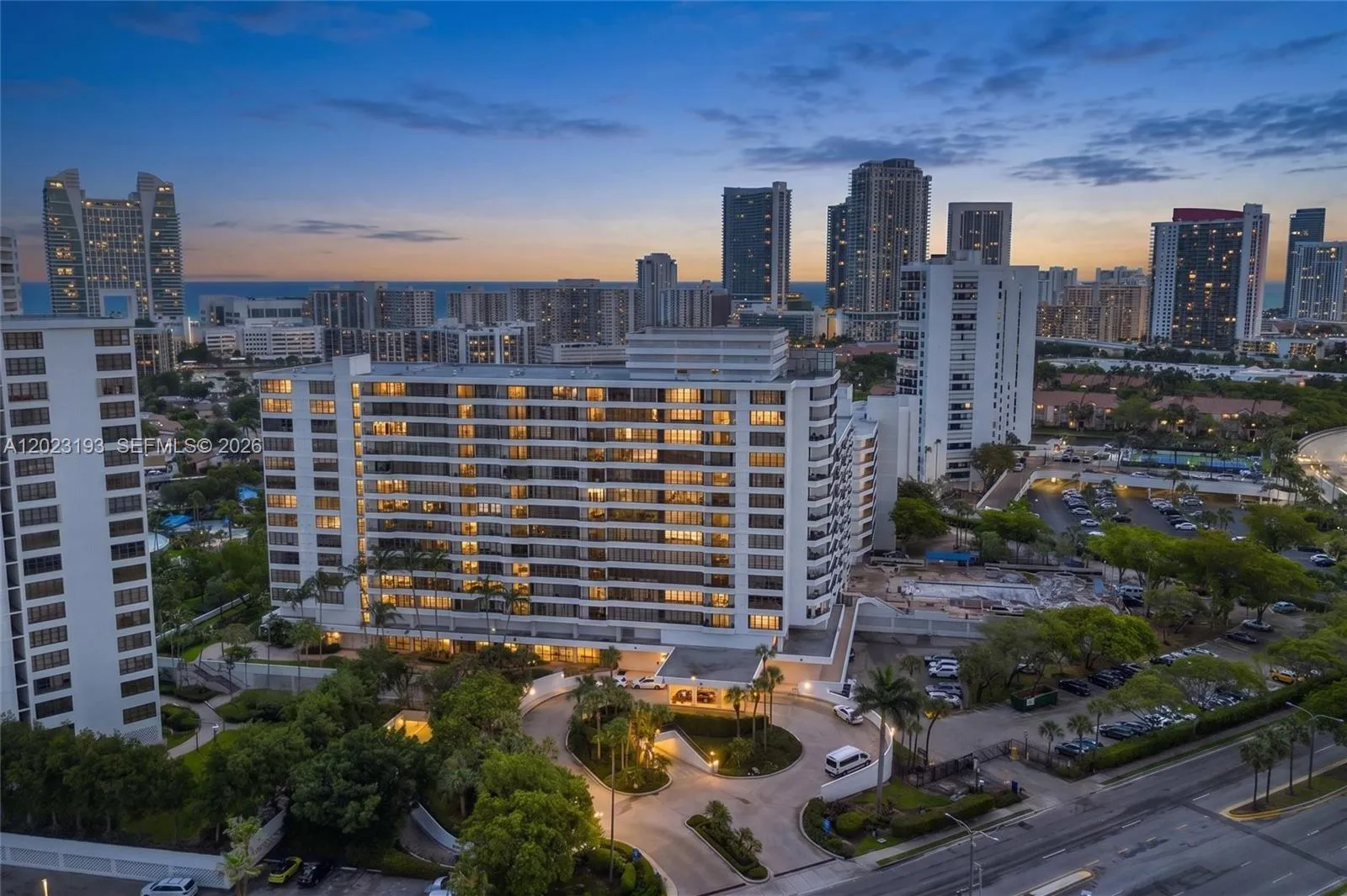Foto de propiedad en 500 Three Islands Boulevard 1008, Hallandale Beach, FL 33009 Hallandale Beach con MLS# 