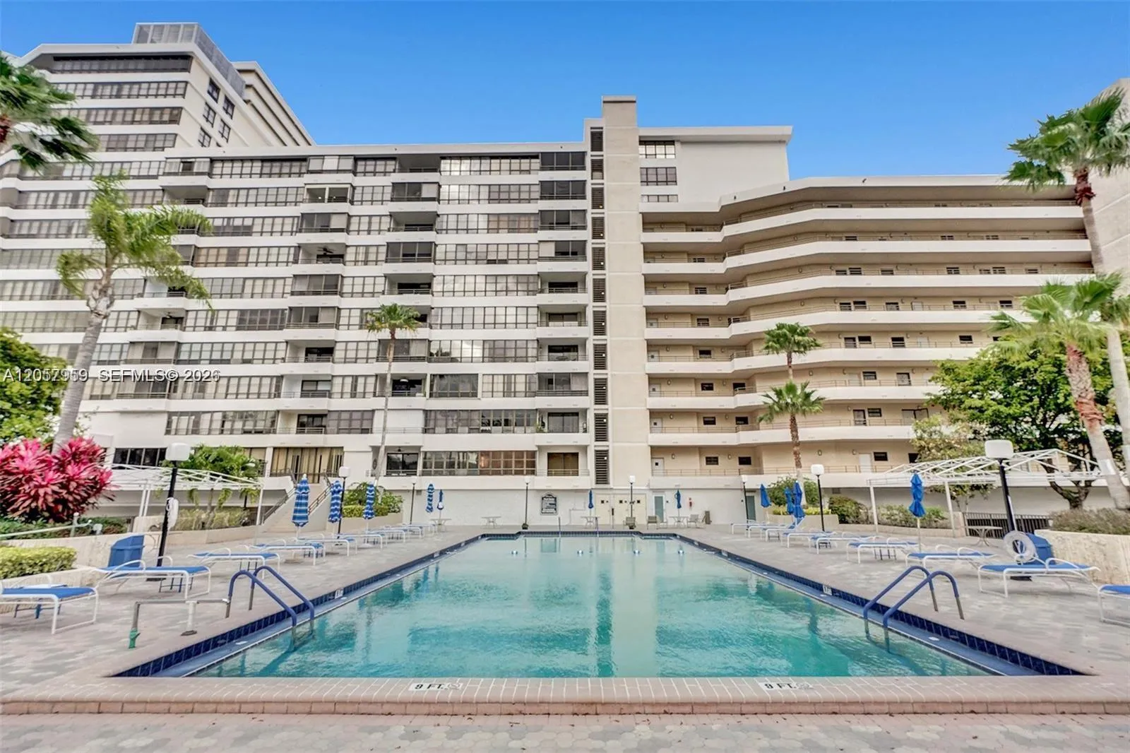 Foto de propiedad en 500 Three Islands Boulevard 311, Hallandale Beach, FL 33009 Hallandale Beach con MLS#
