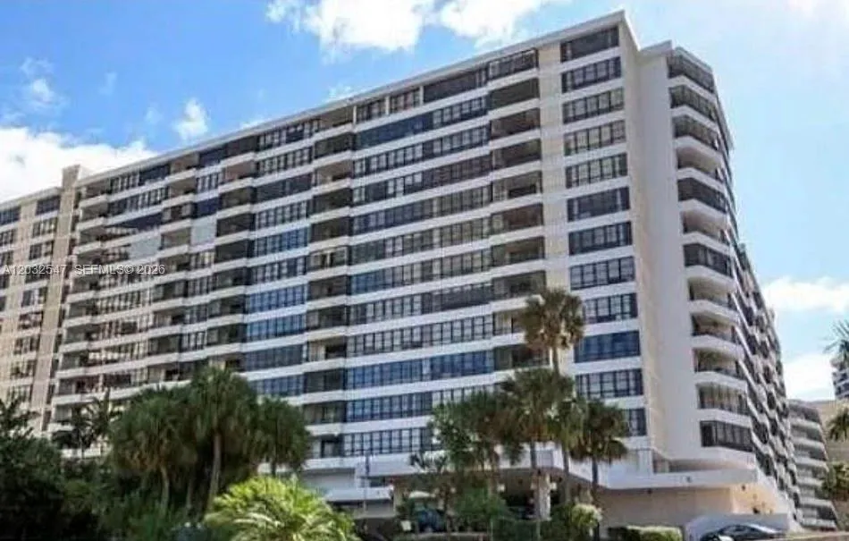 Foto de propiedad en 500 Three Islands Boulevard 314, Hallandale Beach, FL 33009 Hallandale Beach con MLS# 