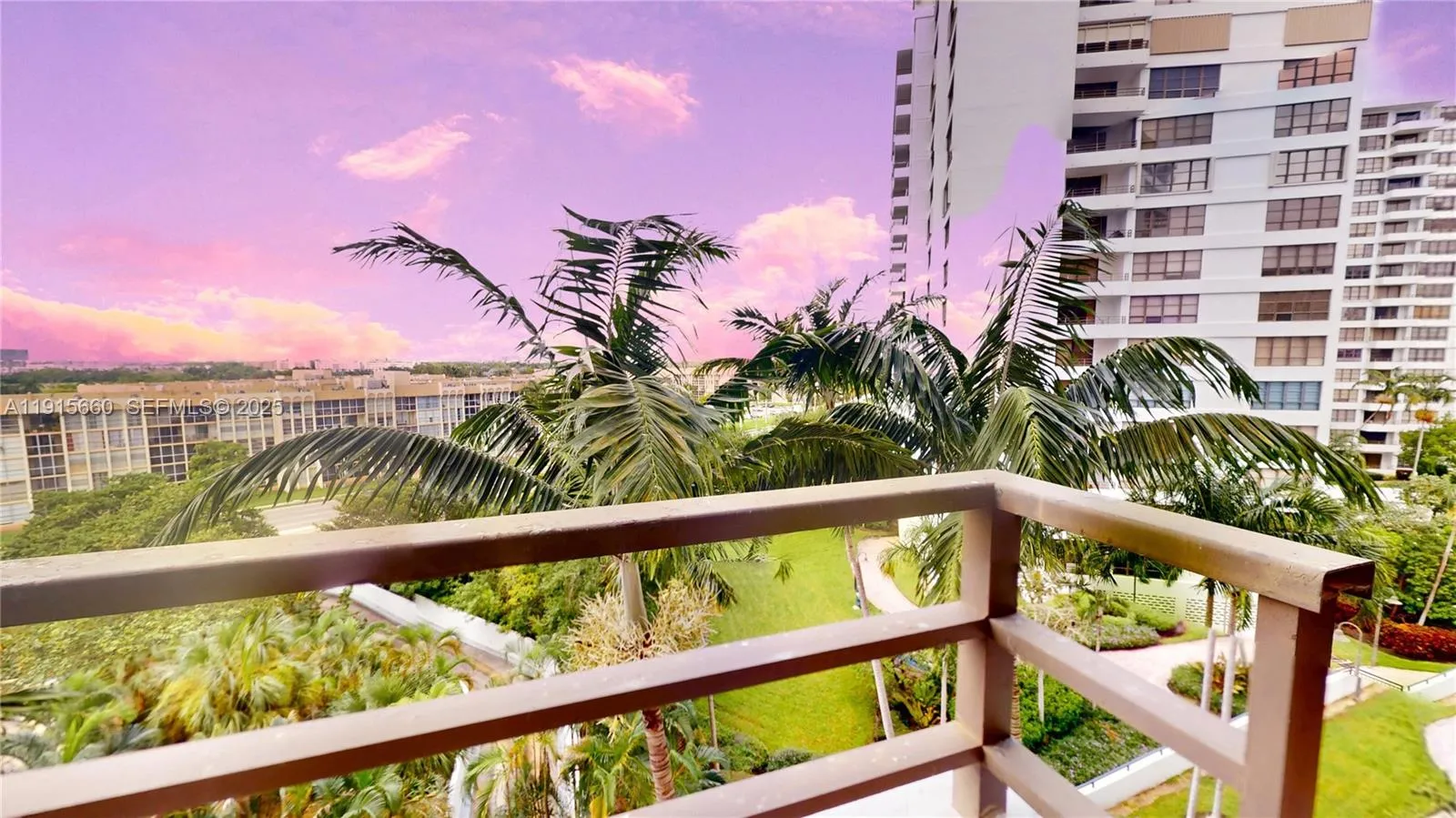 Foto de propiedad en 500 Three Islands Boulevard 408, Hallandale Beach, FL 33009 Hallandale Beach con MLS# 