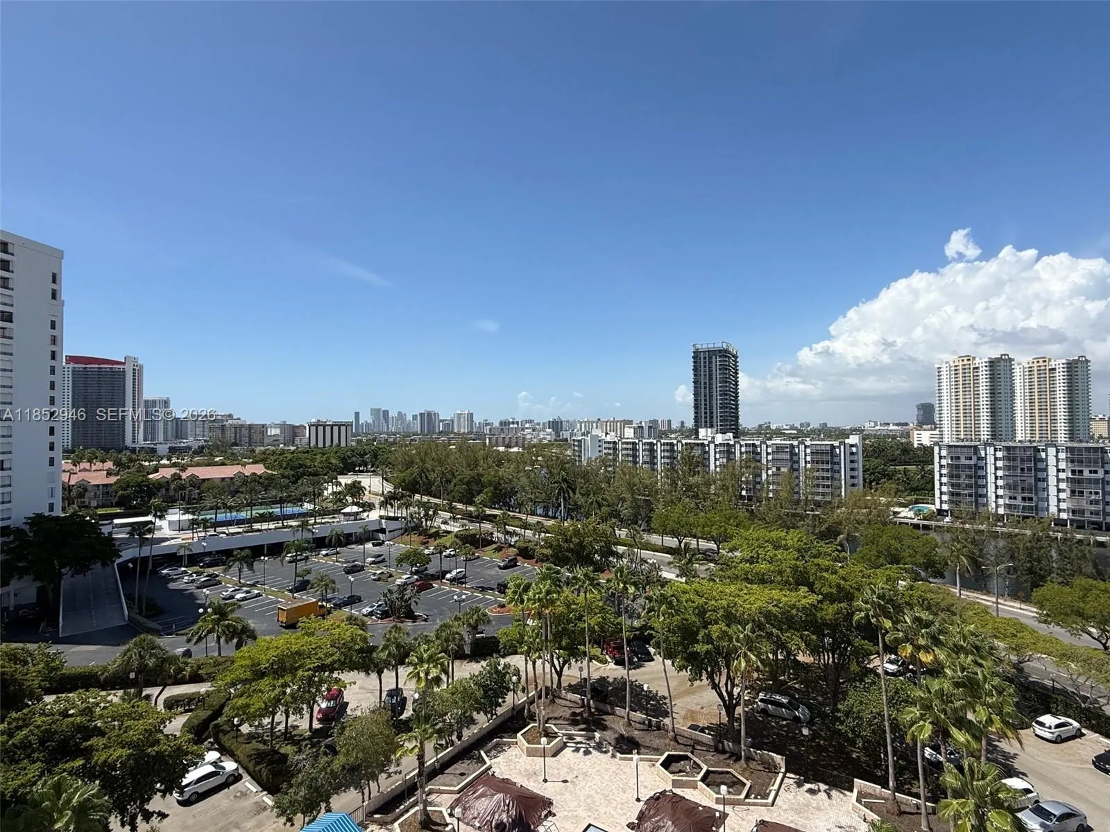 Foto de propiedad en 500 Three Islands Boulevard 715, Hallandale Beach, FL 33009 Hallandale Beach con MLS# 