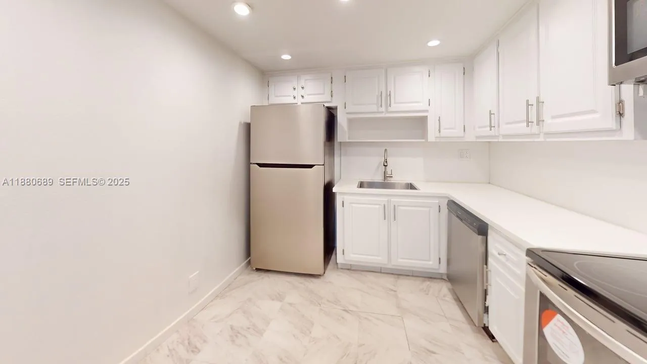 Foto de propiedad en 500 Three Islands Boulevard 822, Hallandale Beach, FL 33009 Hallandale Beach con MLS# 