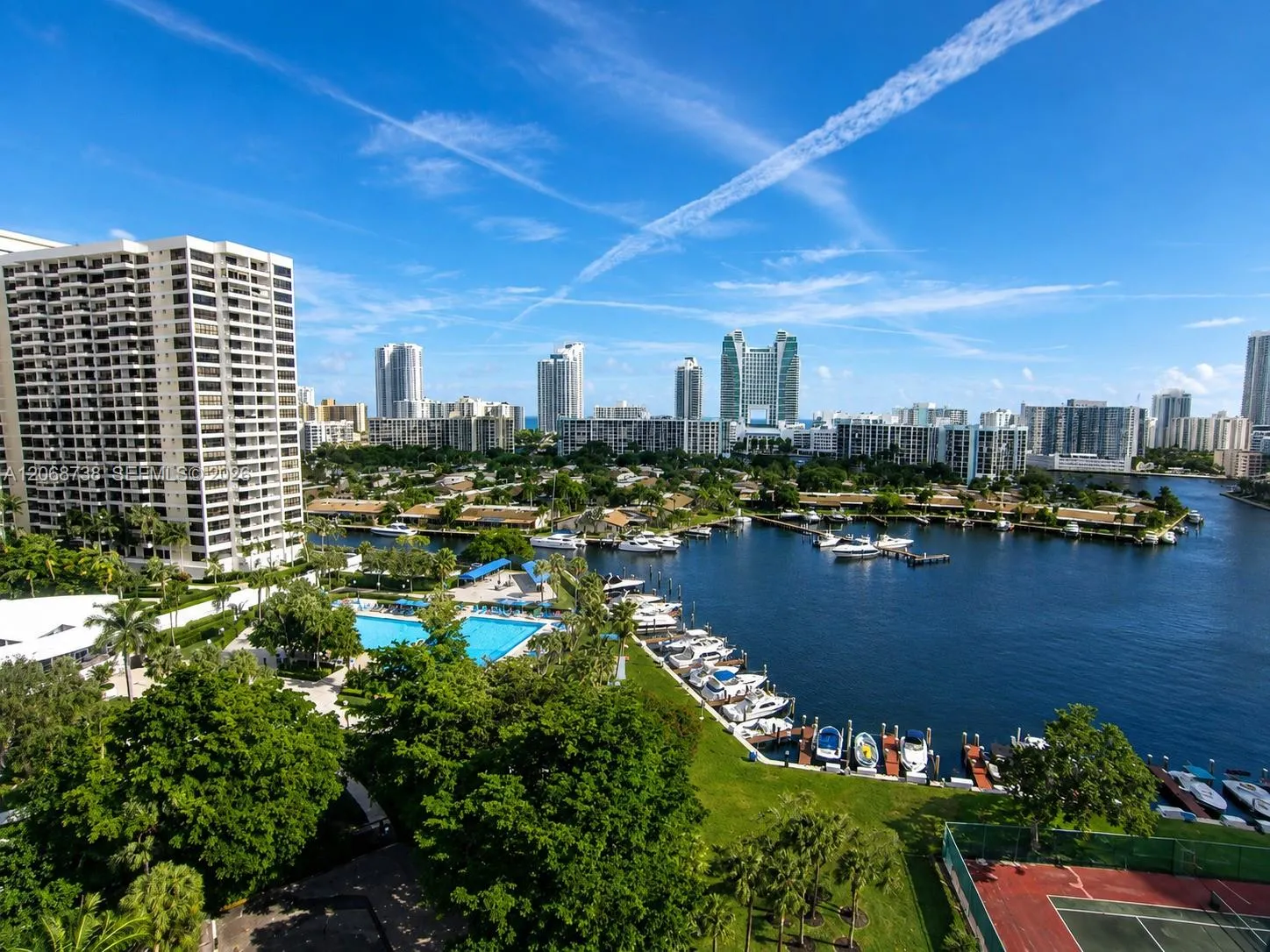 Foto de propiedad en 500 Three Islands Boulevard 918, Hallandale Beach, FL 33009 Hallandale Beach con MLS# 