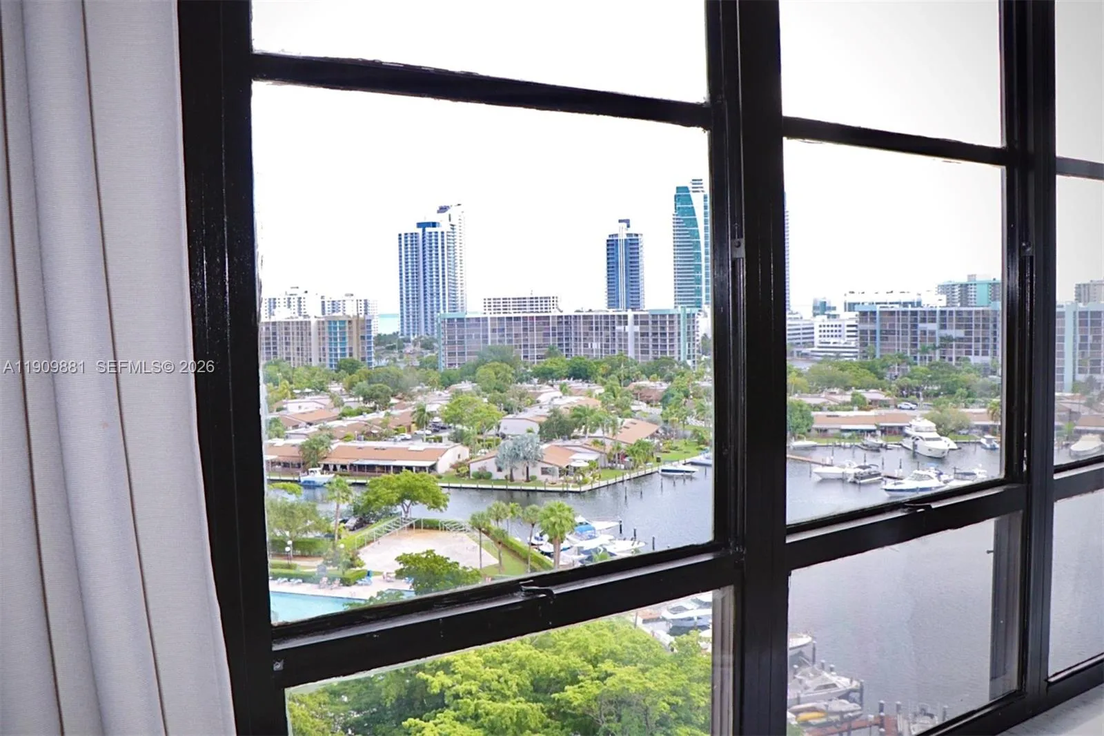Foto de propiedad en 500 Three Islands Boulevard 920, Hallandale Beach, FL 33009 Hallandale Beach con MLS# 