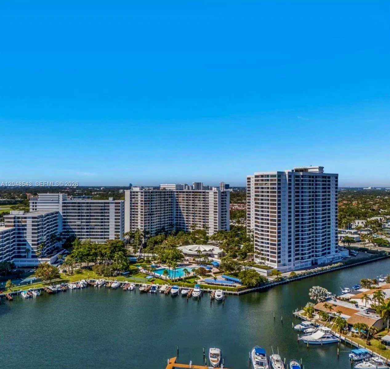 Foto de propiedad en 500 Three Islands Boulevard L25, Hallandale Beach, FL 33009 Hallandale Beach con MLS#