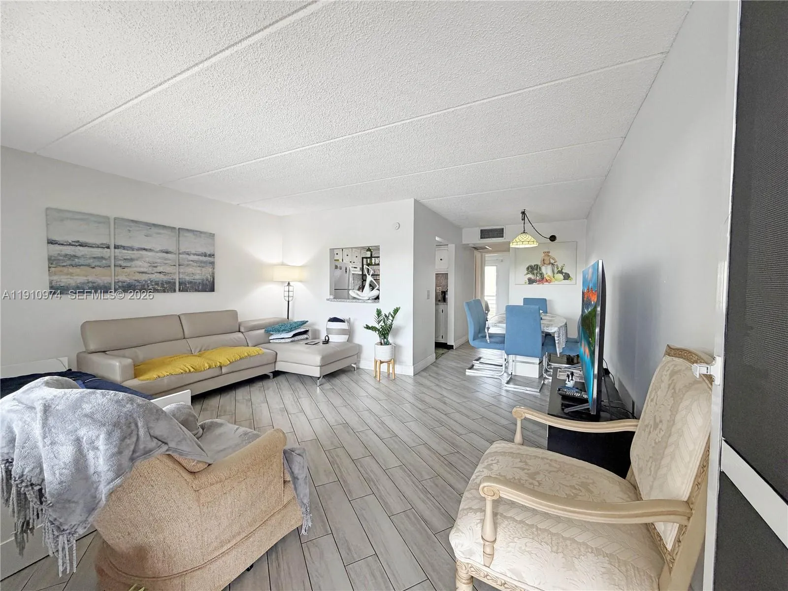 Vendido 500 W Village Green Circle W 203, Palm Springs, FL 33461, Palm Springs, FL 33461