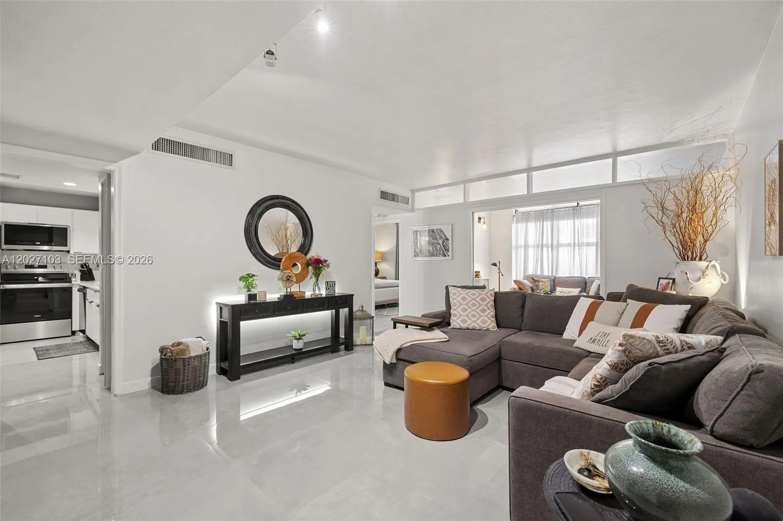 Foto de propiedad en 5001 Collins Avenue 1E, Miami Beach, FL 33140 Miami Beach con MLS# 