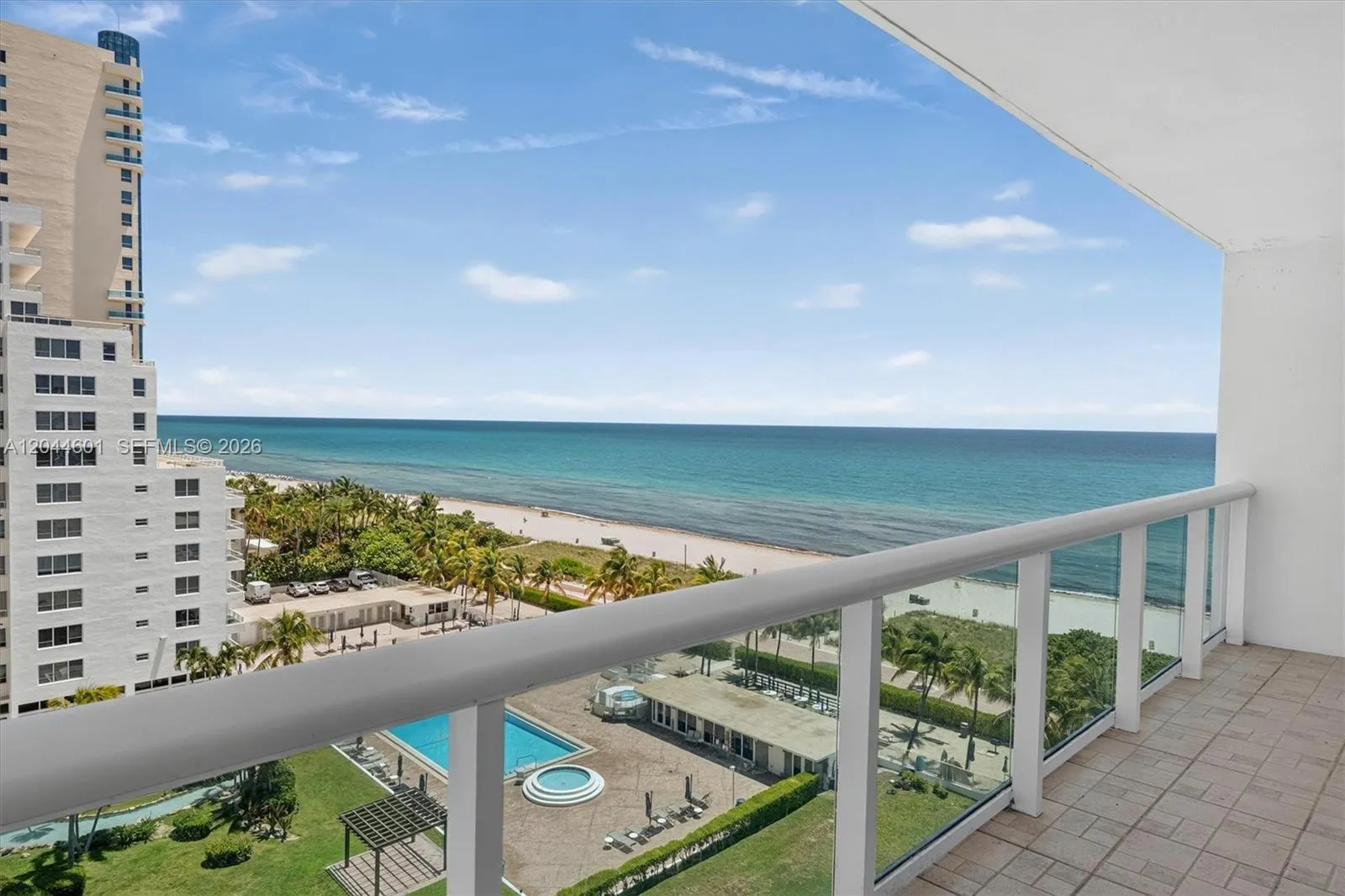 Foto de propiedad en 5001 Collins Avenue 9H, Miami Beach, FL 33140 Miami Beach con MLS# 