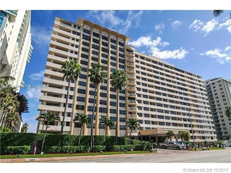Foto de propiedad en 5005 Collins Avenue 1202, Miami Beach, FL 33140 Miami Beach con MLS# 
