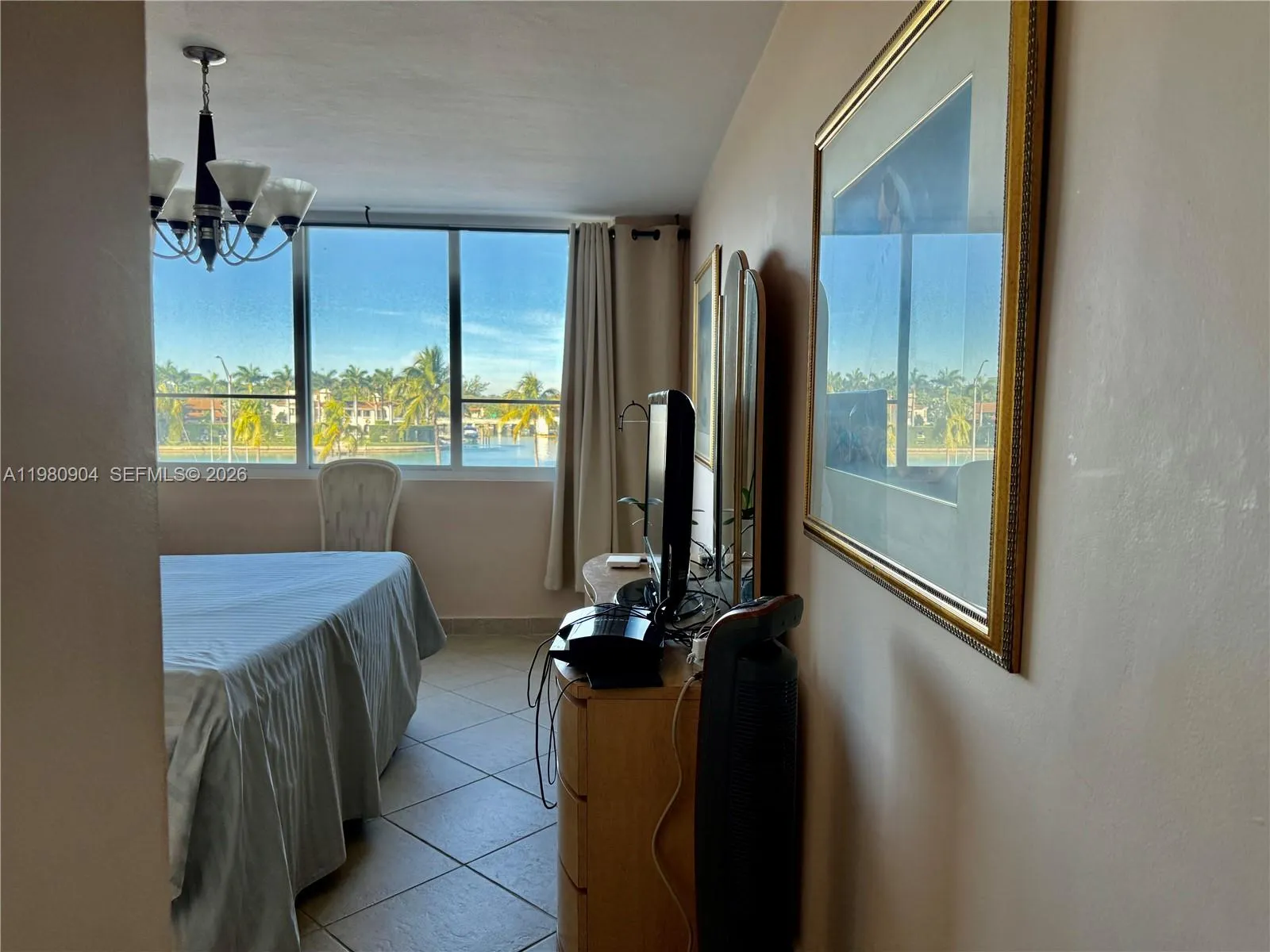 Foto de propiedad en 5005 Collins Avenue 304, Miami Beach, FL 33140 Miami Beach con MLS# 