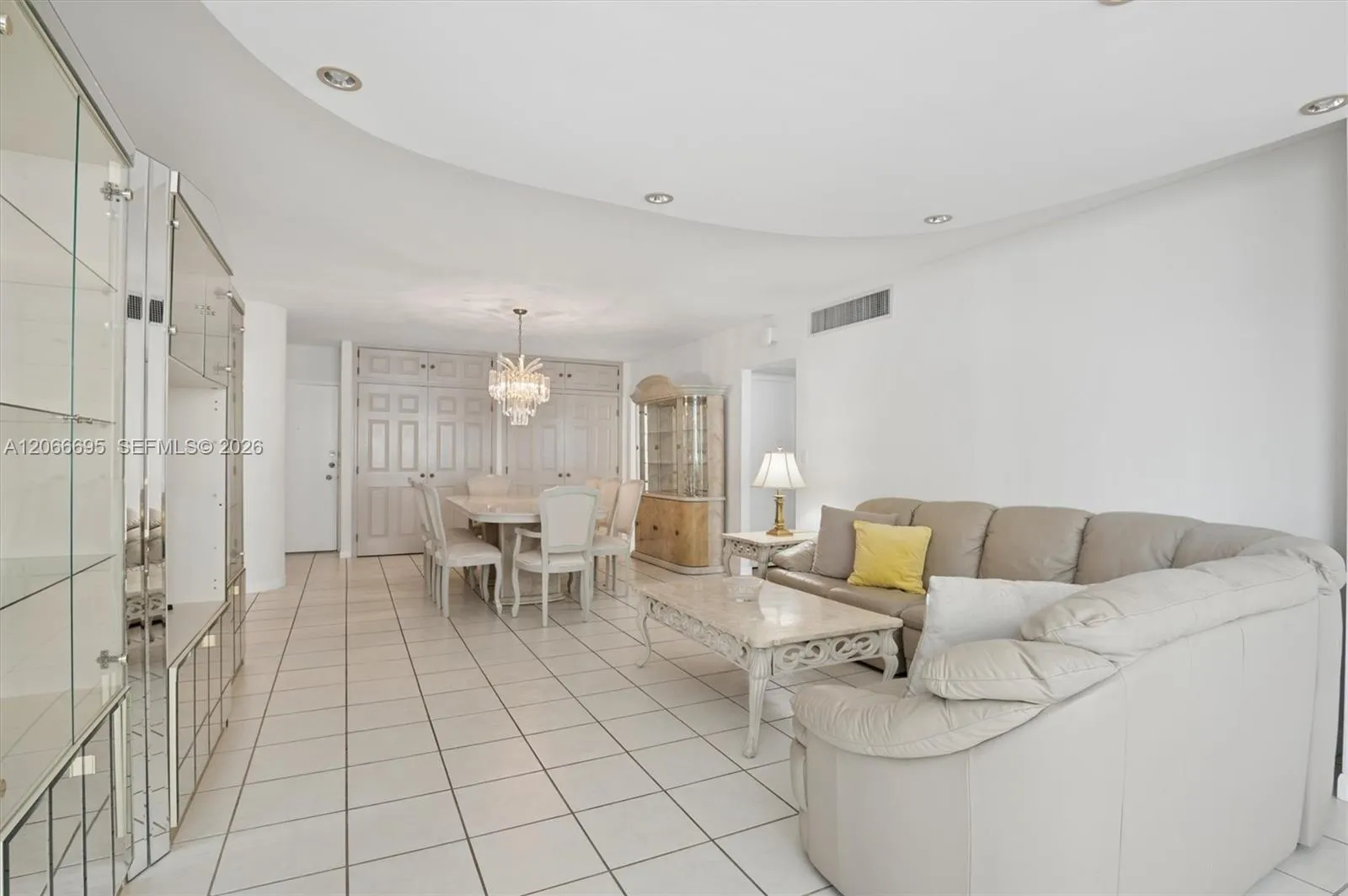 En Venta 5005 Collins Avenue 424, Miami Beach, FL 33140, Miami Beach, FL 33140