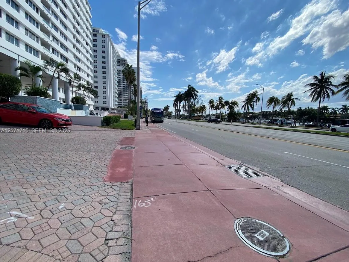 Foto de propiedad en 5005 Collins Avenue 722, Miami Beach, FL 33140 Miami Beach con MLS# 
