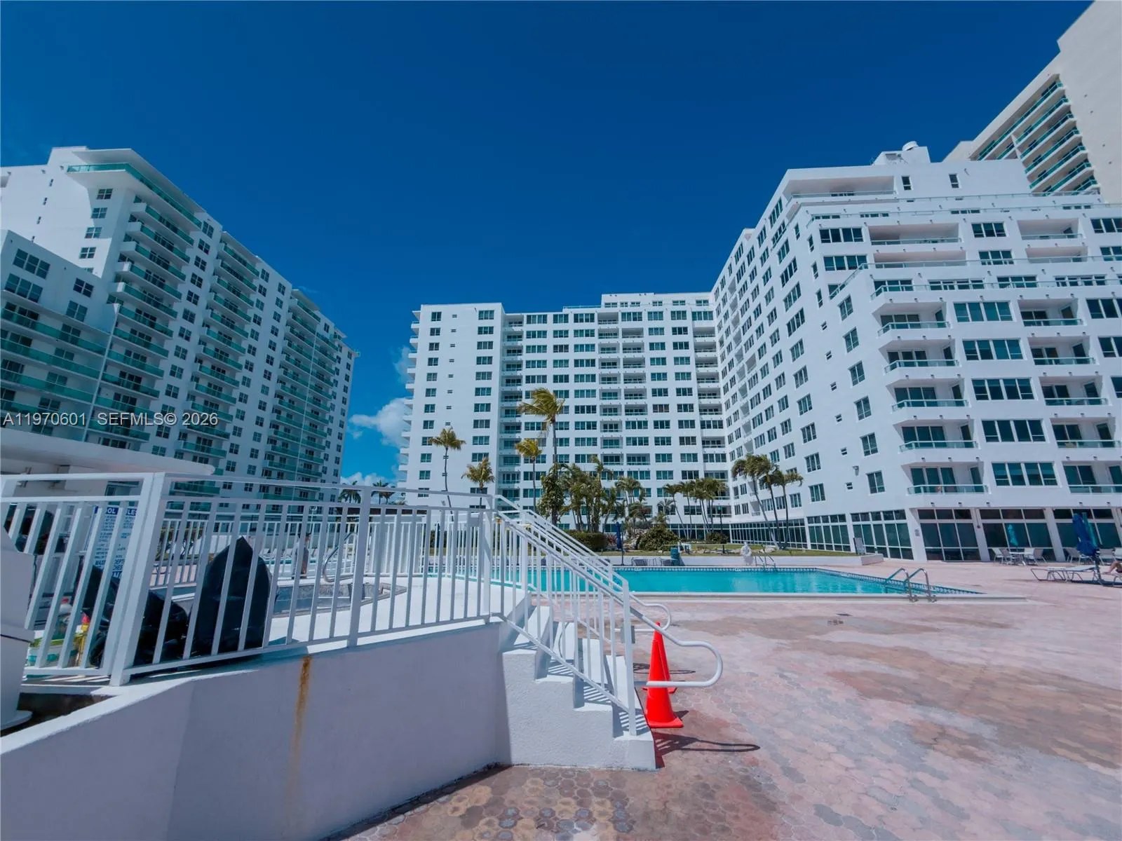 Foto de propiedad en 5005 Collins Avenue 825, Miami Beach, FL 33140 Miami Beach con MLS# 