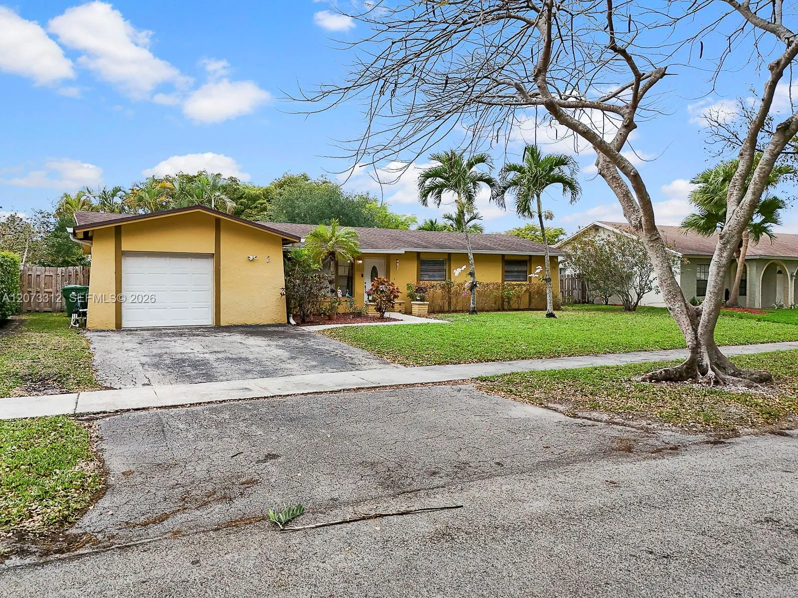 Foto de propiedad en 5009 SW 104th Avenue, Cooper City, FL 33328 Cooper City con MLS# 