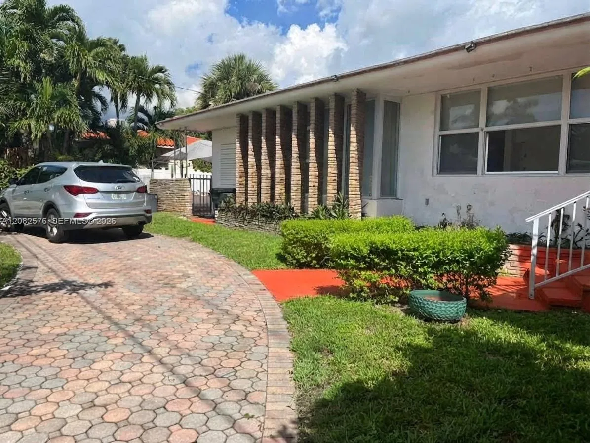 Foto de propiedad en 501 90th Street 1, Surfside, FL 33154 Surfside con MLS# 