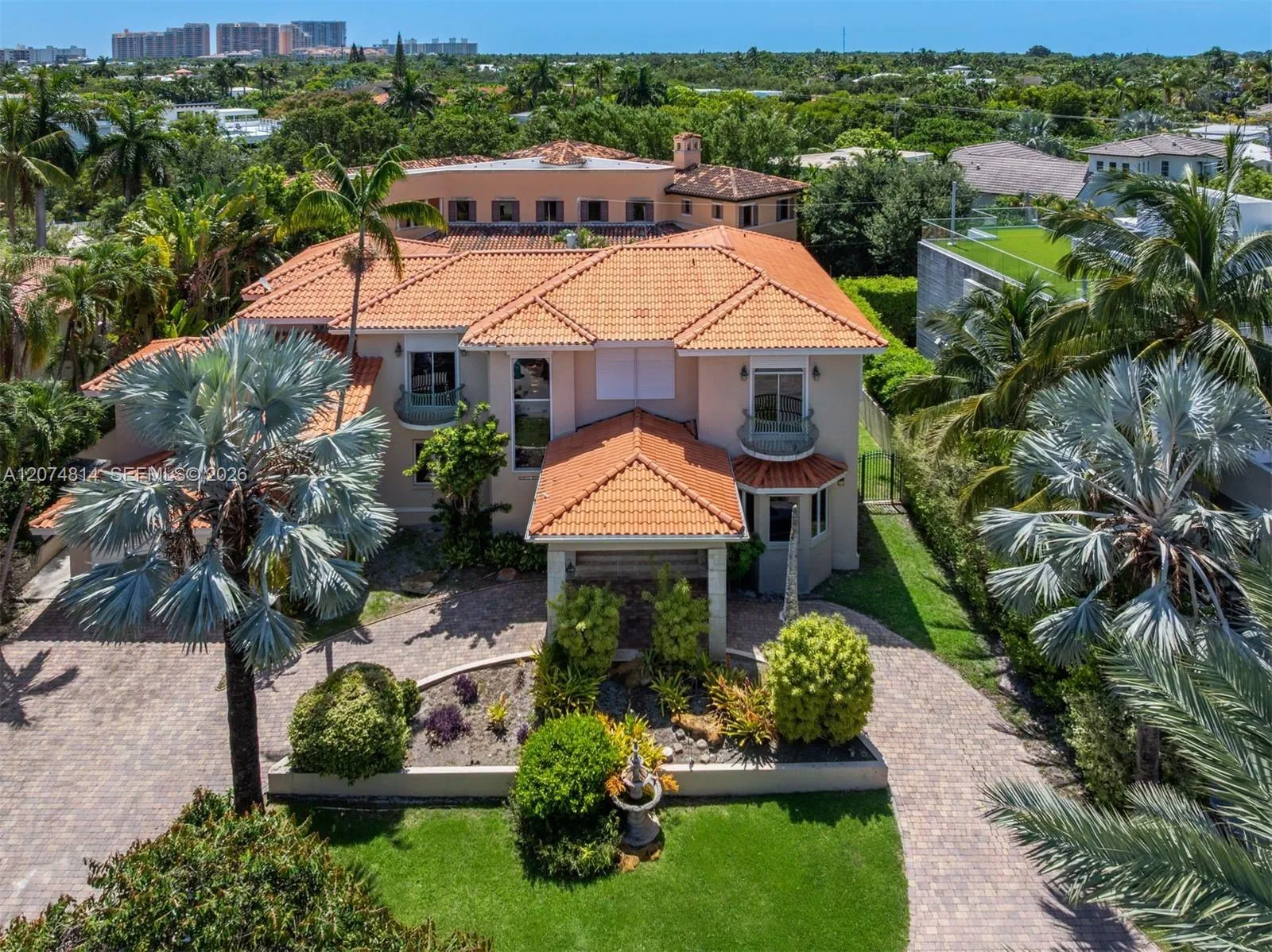 Foto de propiedad en 501 Bay Lane, Key Biscayne, FL 33149 Key Biscayne con MLS# 