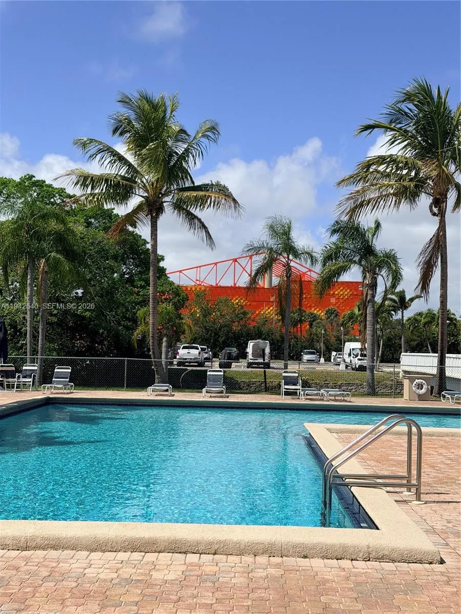 Foto de propiedad en 501 E Dania Beach Boulevard 1B, Dania Beach, FL 33004 Dania Beach con MLS# 