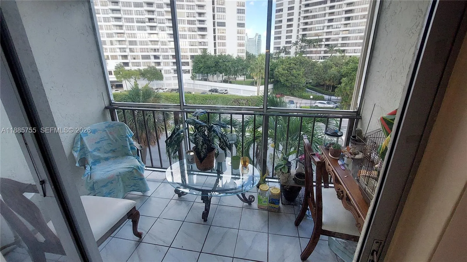 Foto de propiedad en 501 E Three Islands Boulevard 417, Hallandale Beach, FL 33009 Hallandale Beach con MLS# 