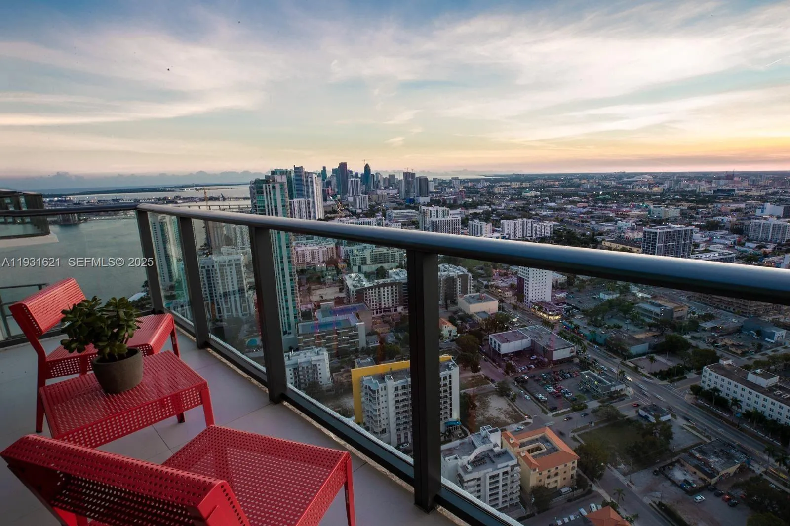 Foto de propiedad en 501 NE 31st Street PH4405, Miami, FL 33137 Miami con MLS# 