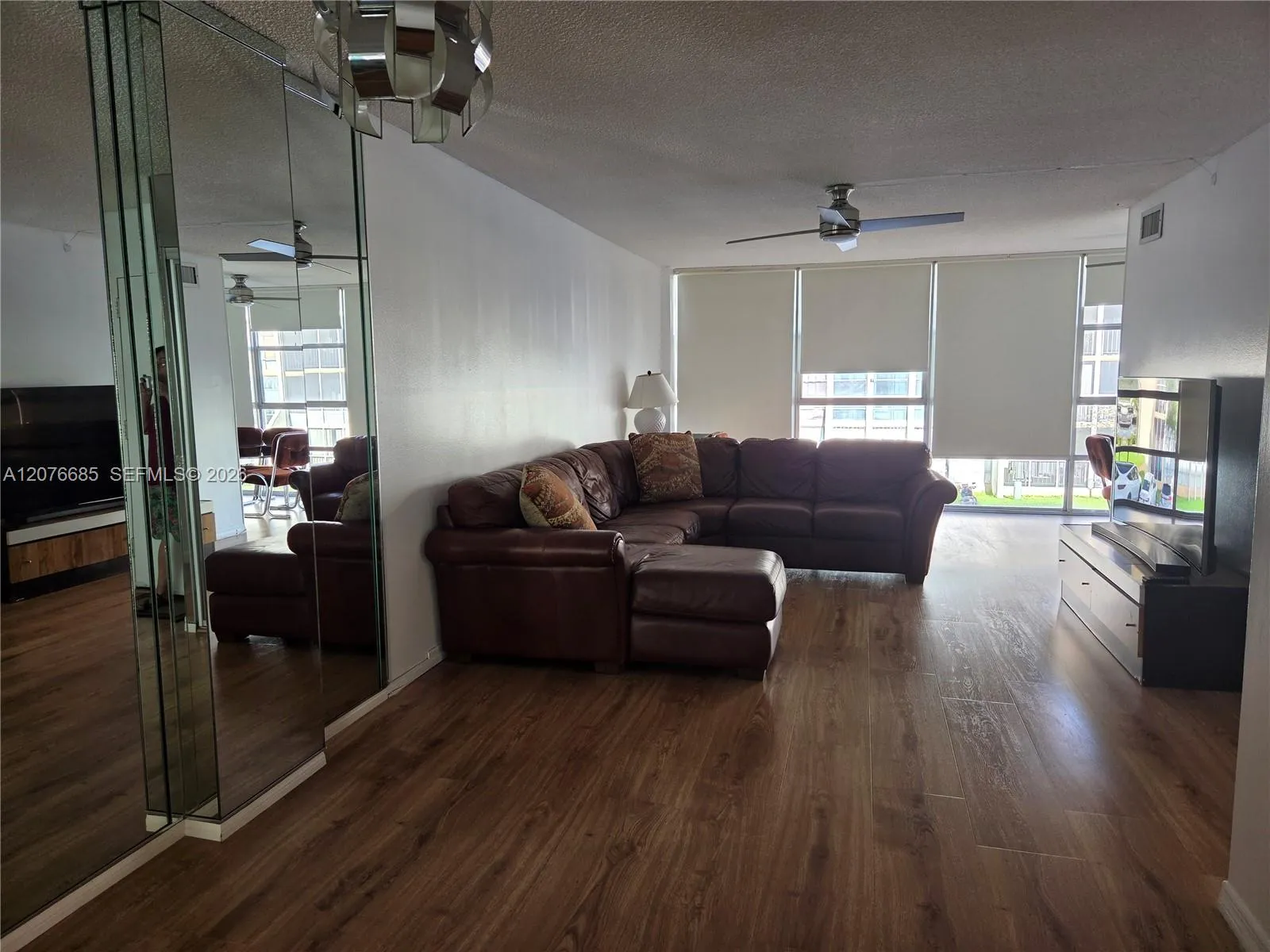 Foto de propiedad en 501 Three Islands Boulevard 209, Hallandale Beach, FL 33009 Hallandale Beach con MLS# 