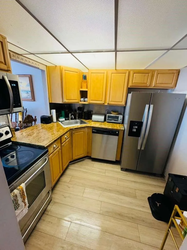 Foto de propiedad en 501 Three Islands Boulevard 214, Hallandale Beach, FL 33009 Hallandale Beach con MLS# 