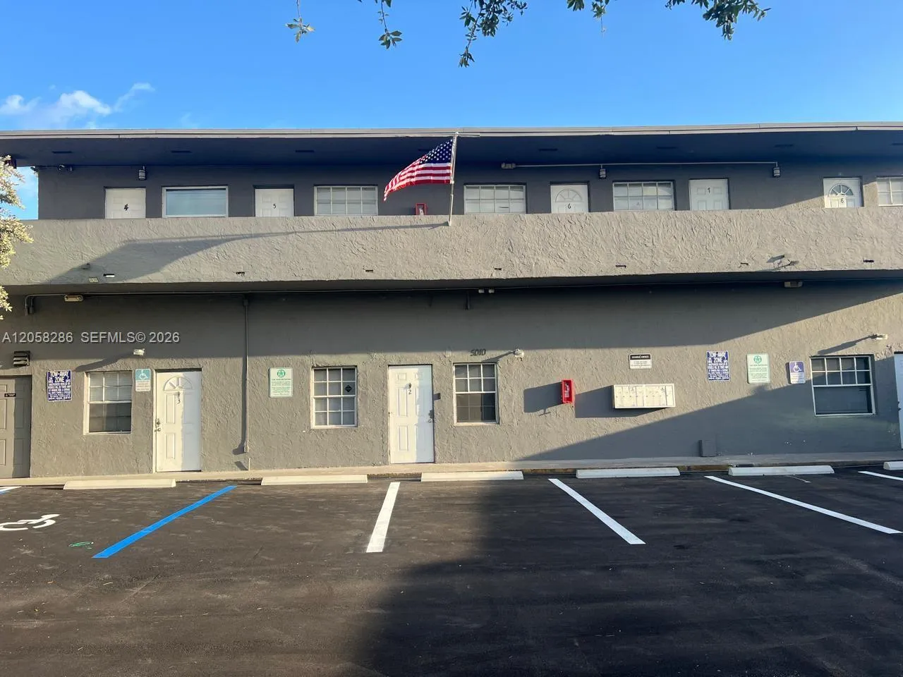 Foto de propiedad en 5010 Pembroke Road 4, West Park, FL 33021 West Park con MLS# 