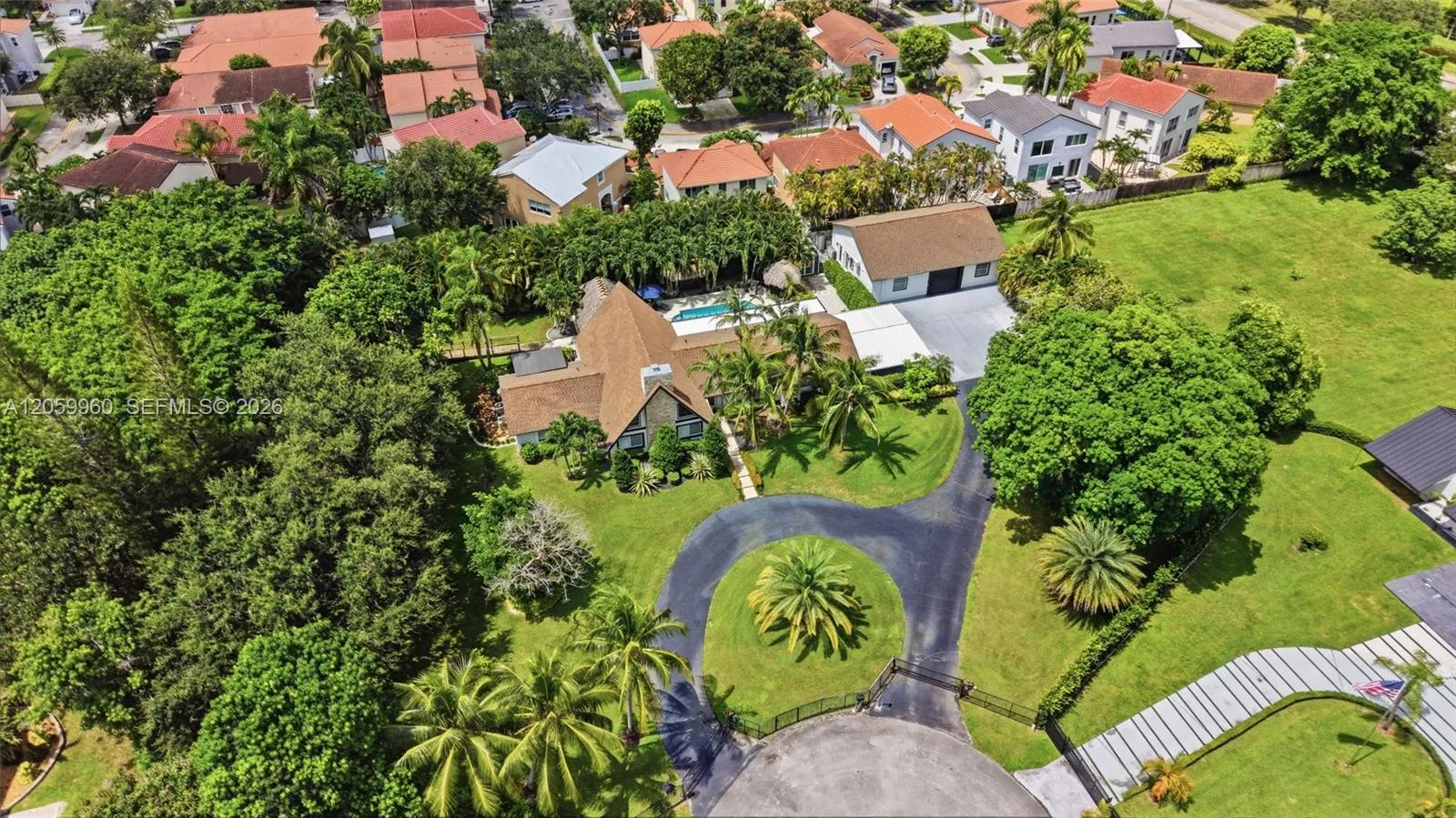 Foto de propiedad en 5011 Hawkhurst Avenue, Southwest Ranches, FL 33331 Southwest Ranches con MLS# 