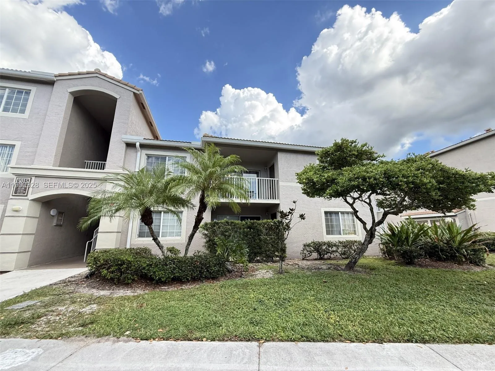 Foto de propiedad en 5015 Wiles Road 207, Coconut Creek, FL 33073 Coconut Creek con MLS# 