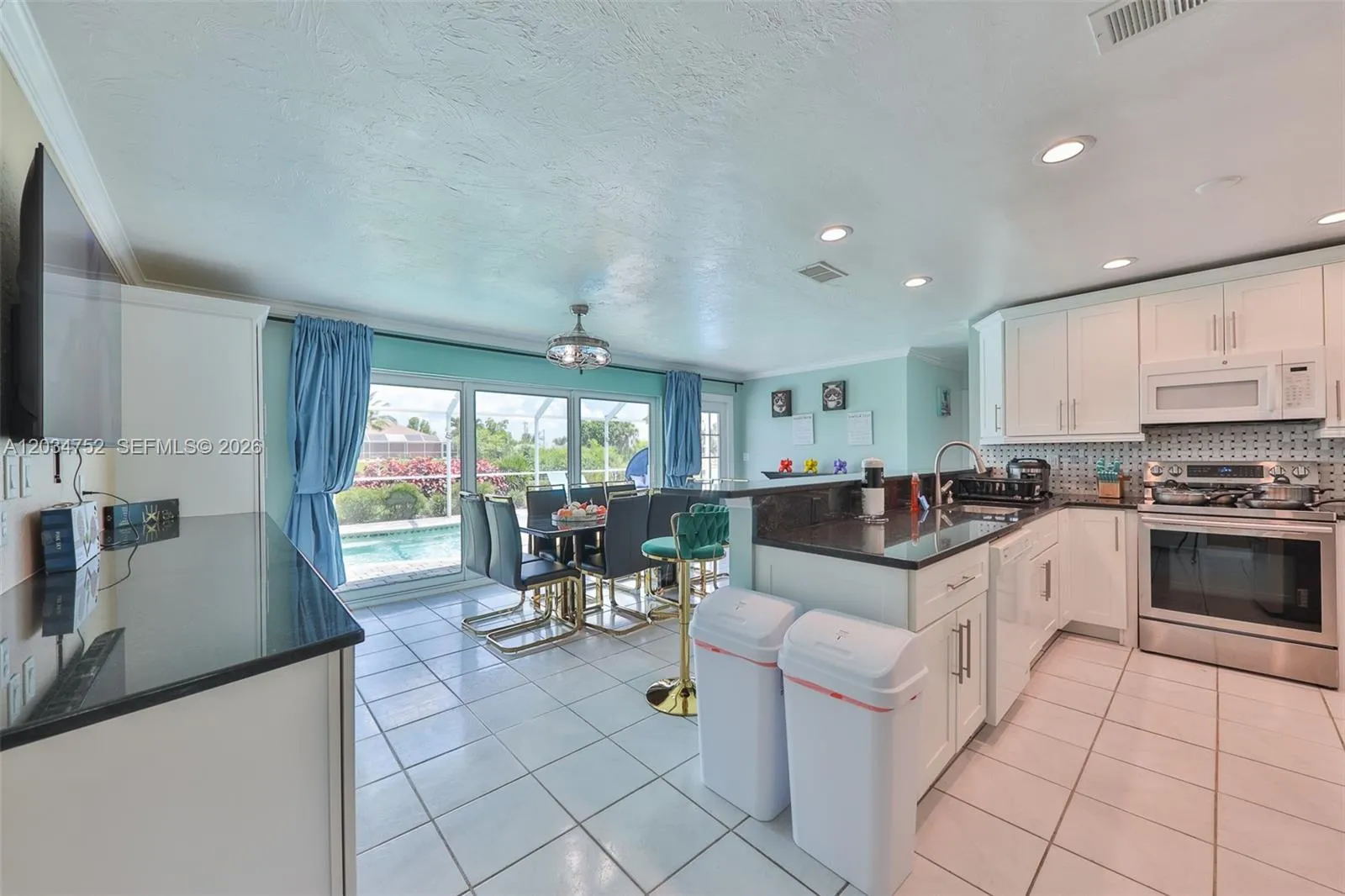 Foto de propiedad en 503 SE 17th Street 503, Cape Coral, FL 33990 Cape Coral con MLS# 