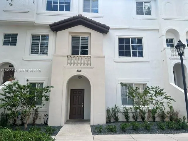Foto de propiedad en 5030 SW 126th Avenue 201, Miramar, FL 33027 Miramar con MLS# 
