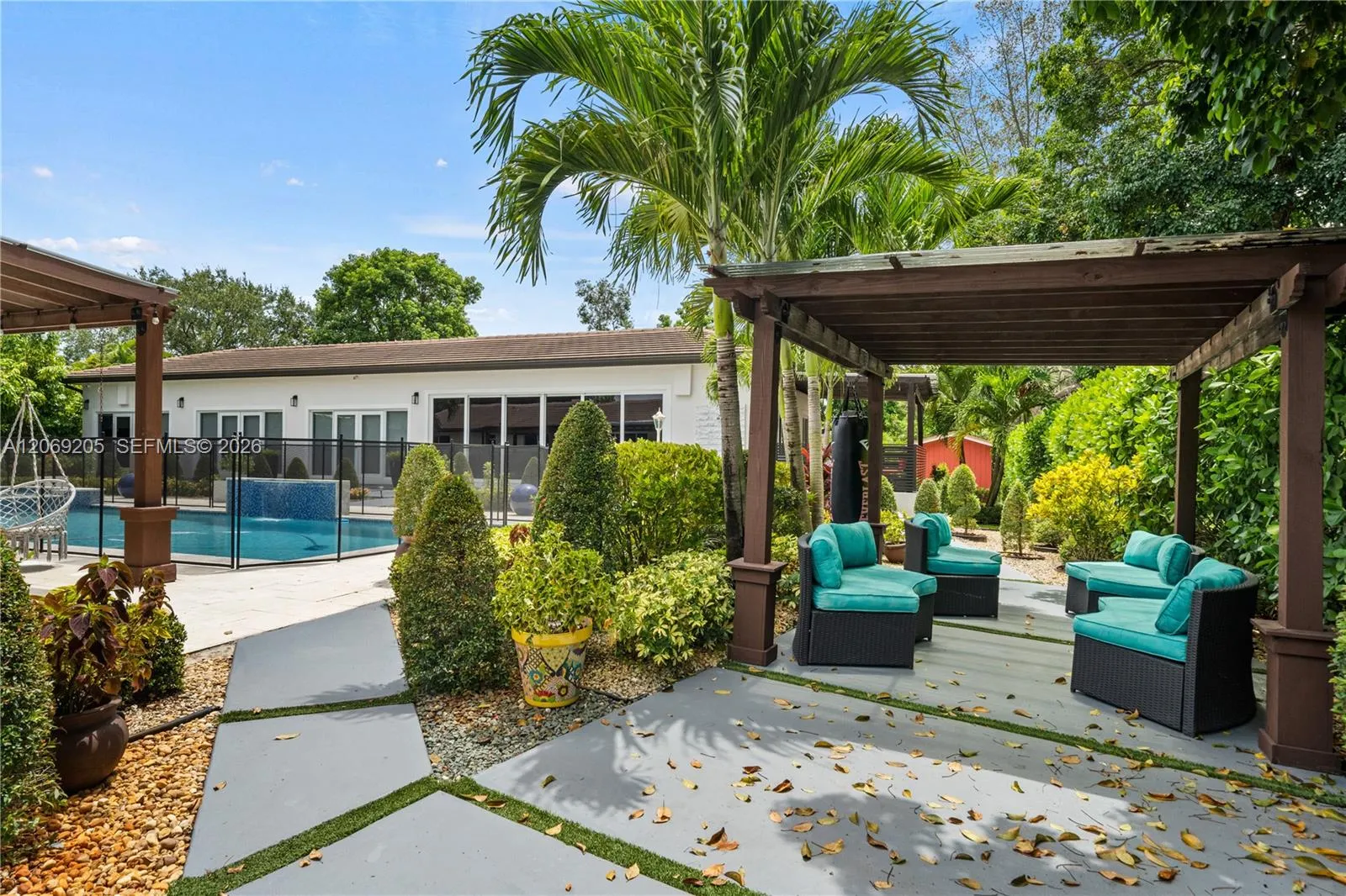 Foto de propiedad en 5030 SW 170th Avenue, Southwest Ranches, FL 33331 Southwest Ranches con MLS# 