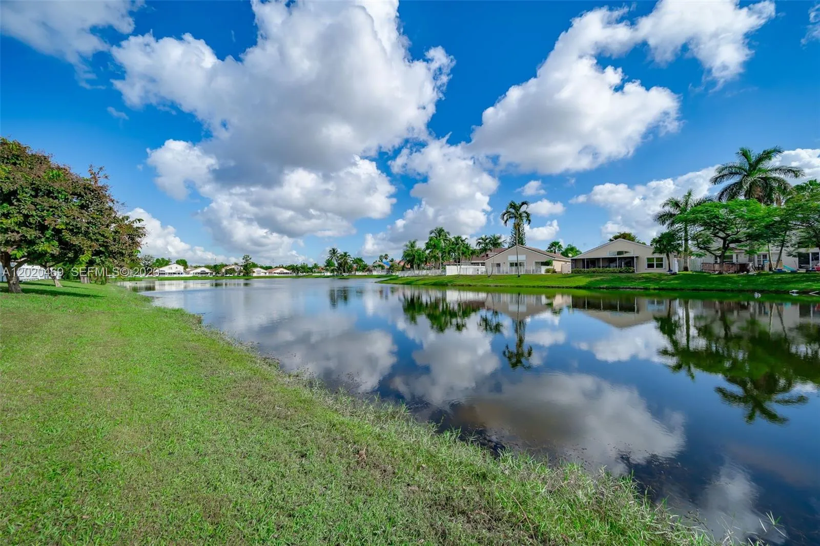 Foto de propiedad en 5032 SW 34th Terrace, Hollywood, FL 33312 Hollywood con MLS# 