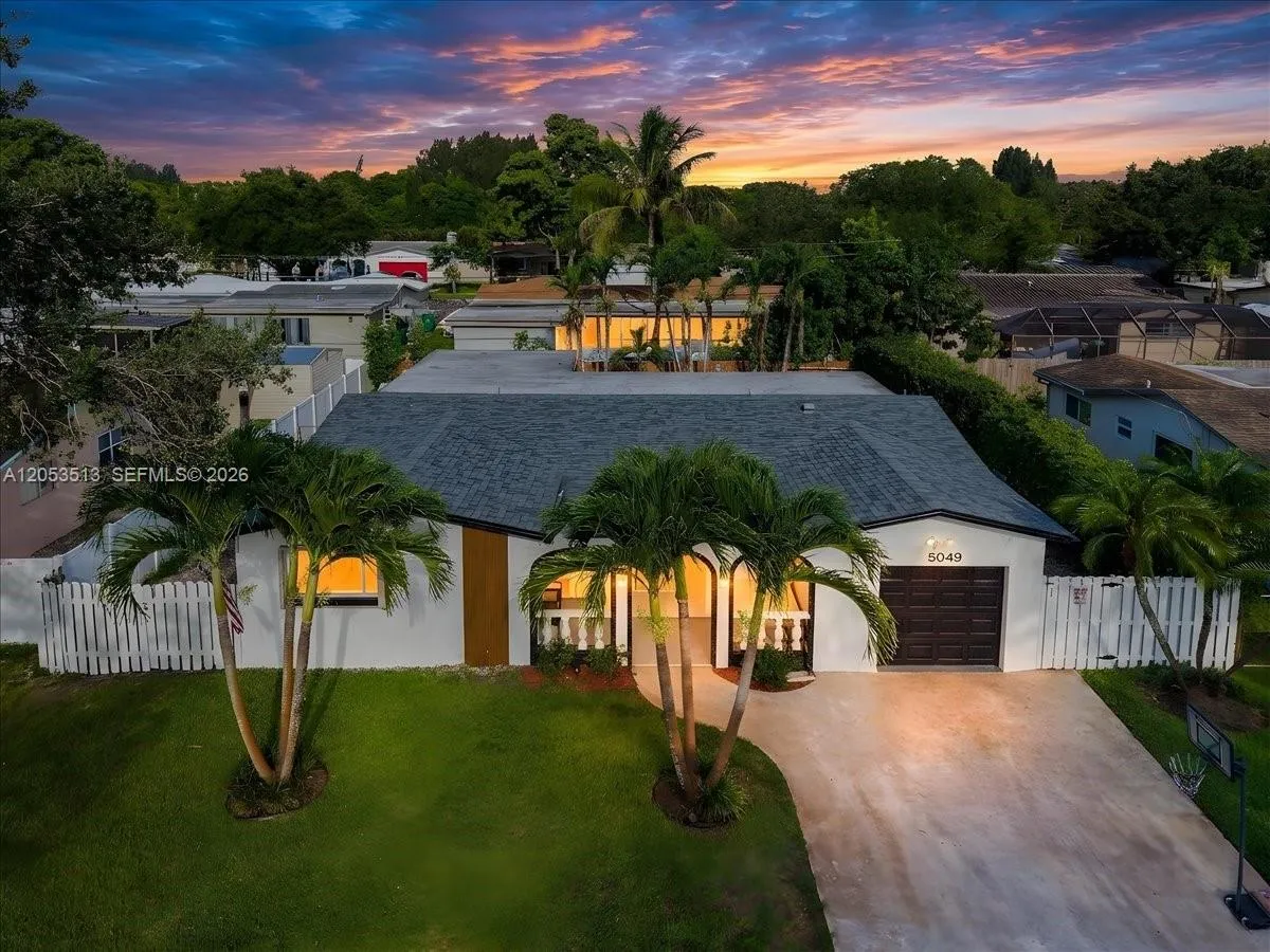 Foto de propiedad en 5049 SW 88th Terrace, Cooper City, FL 33328 Cooper City con MLS# 