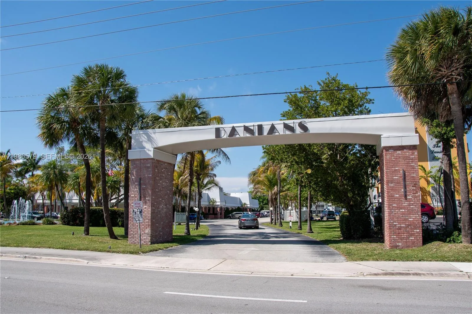 Foto de propiedad en 505 E Dania Beach Boulevard 4-2E, Dania Beach, FL 33004 Dania Beach con MLS# 