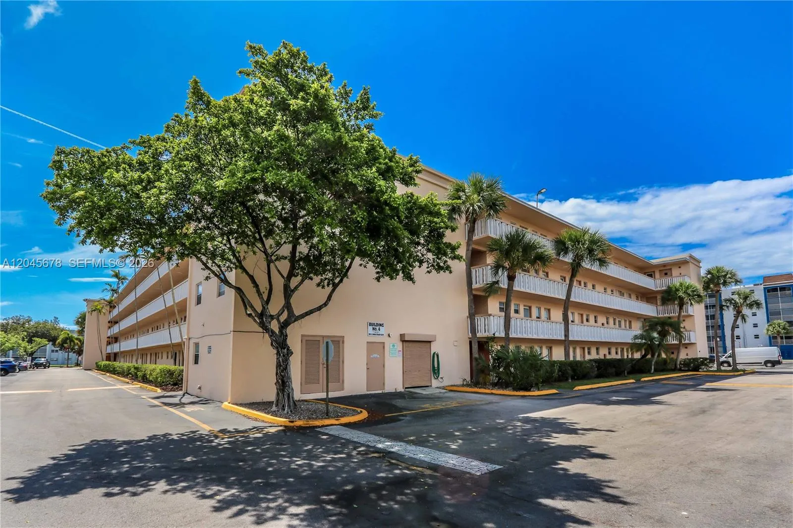 Foto de propiedad en 505 E Dania Beach Boulevard 4-3G, Dania Beach, FL 33004 Dania Beach con MLS# 