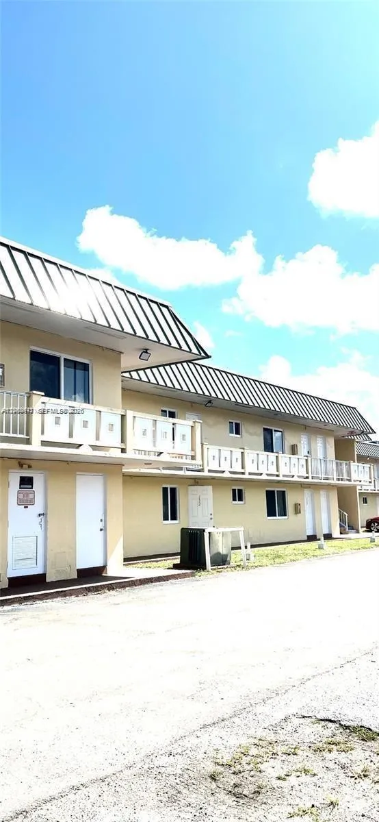 Foto de propiedad en 505 NW 177th Street 225, Miami Gardens, FL 33169 Miami Gardens con MLS# 