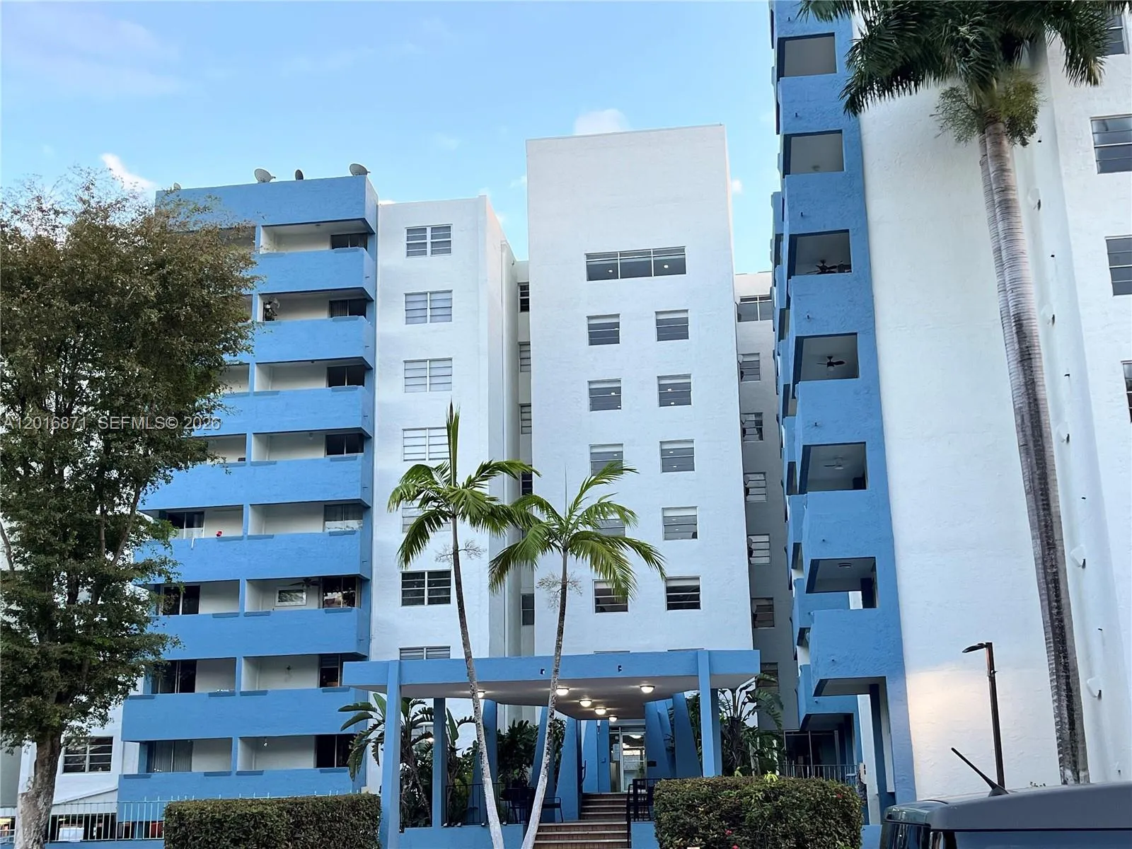 Foto de propiedad en 5050 NW 7th Street 220, Miami, FL 33126 Miami con MLS# 