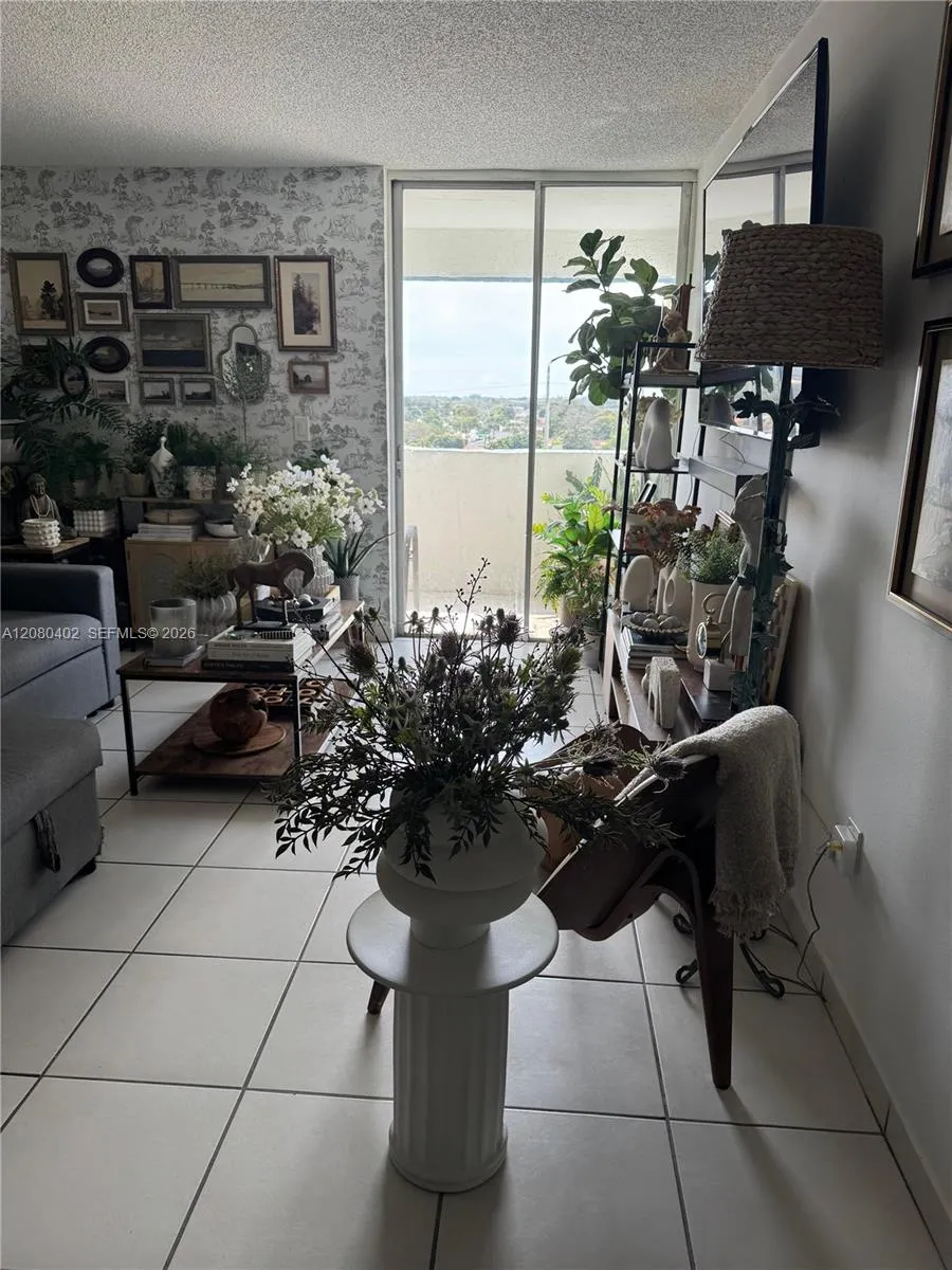 En Renta 5050 NW 7th Street 604, Miami, FL 33126, Miami, FL 33126