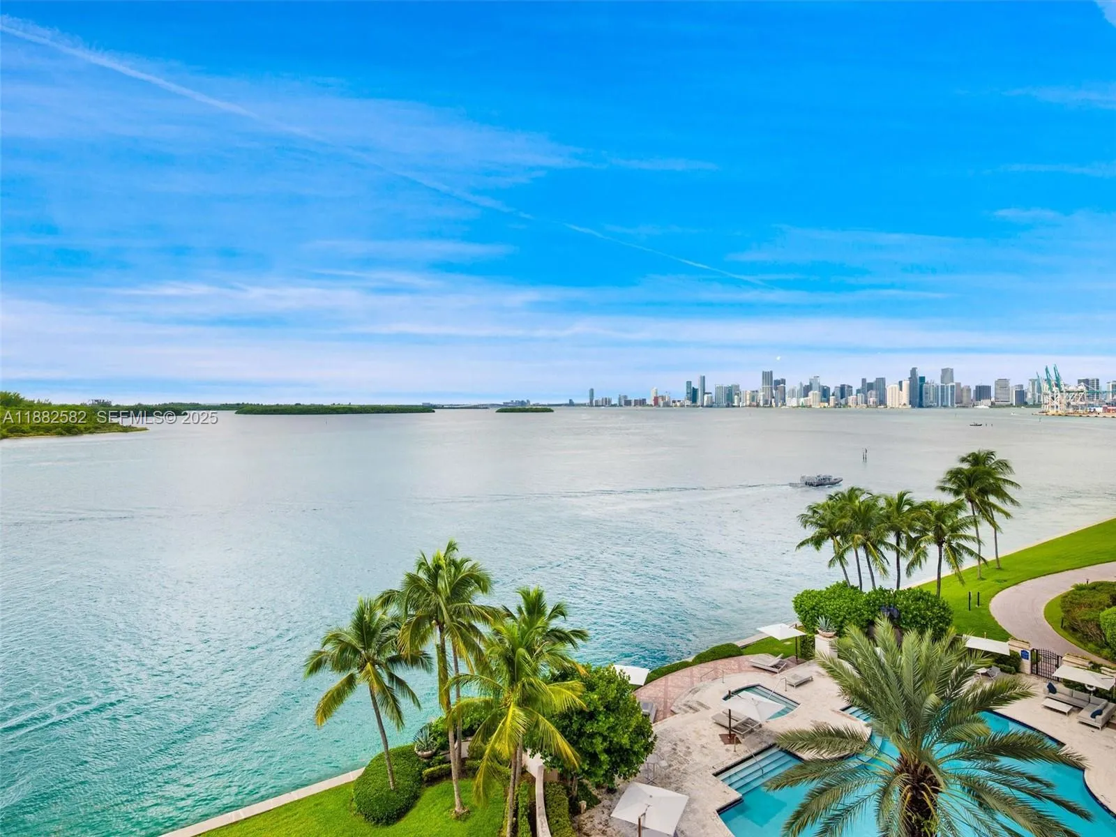 Foto de propiedad en 5053 Fisher Island Drive 5053, Miami Beach, FL 33109 Miami Beach con MLS# 