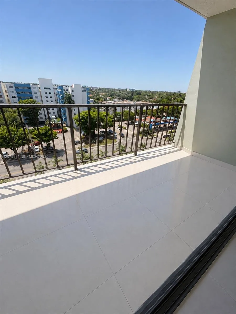 Foto de propiedad en 5055 NW 7th Street 1004, Miami, FL 33126 Miami con MLS# 
