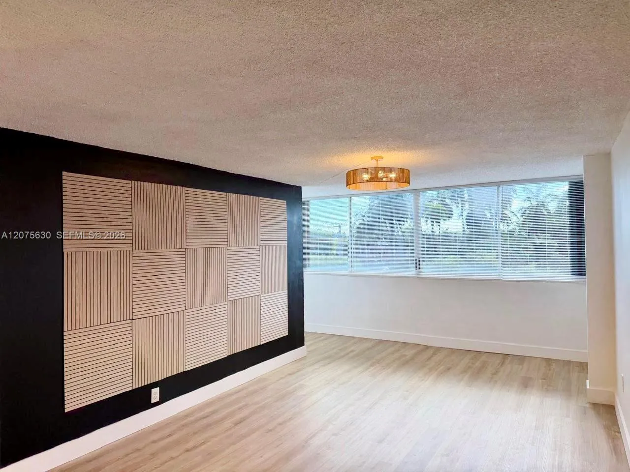 Foto de propiedad en 5055 NW 7th Street 413, Miami, FL 33126 Miami con MLS#