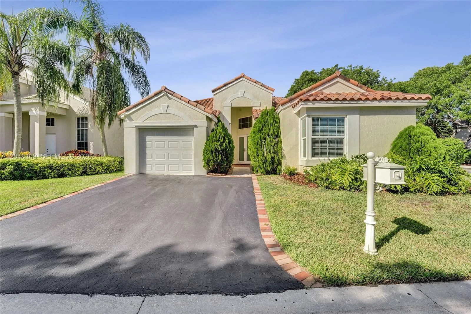 Foto de propiedad en 507 Bridgeton Road, Weston, FL 33326 Weston con MLS# 
