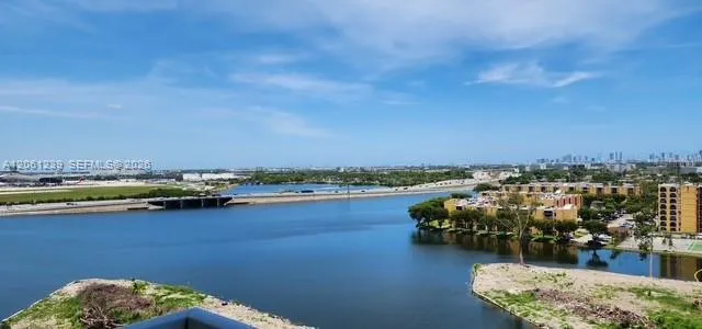 Foto de propiedad en 5077 NW 7 1211, Miami, FL 33126 Miami con MLS#