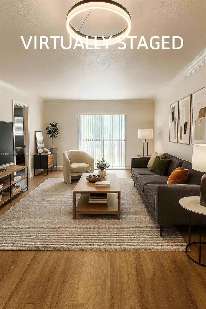 Vendido 5080 SW 64th Avenue 208, Davie, FL 33314, Davie, FL 33314